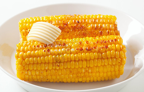 烤玉米在鳕鱼上小吃玉米食物蔬菜棒子黄色黄油背景图片