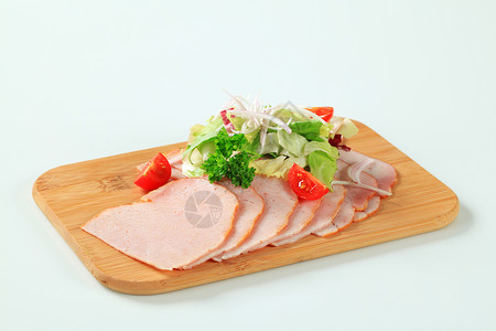 切片火鸡胸美食火鸡胸肉产品熏制小吃洋葱蔬菜菊苣食物高清图片