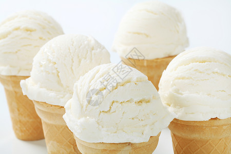 白冰淇糕味道奶油状柠檬白色椰子冰冻薄荷冰淇淋美食勺子背景图片