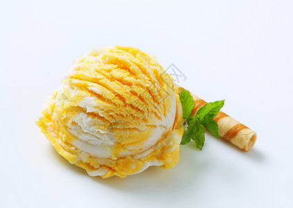 黄雪糕和白冰淇淋冰冻水果库存食物橙色白色酸奶晶圆甜点黄色背景图片