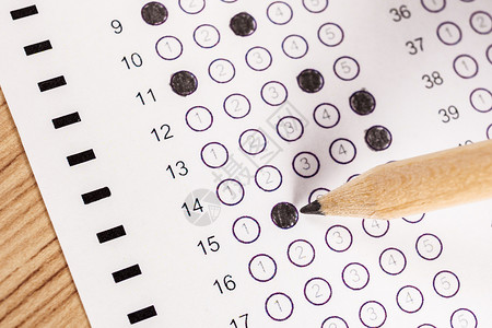 计算机纸和铅笔的Exam碳纸张竞赛竞争学习测验大学圆圈调查问卷床单考试测试背景图片