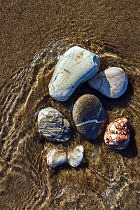 希腊科孚岛沙滩上的浮石矿物白色岩石背景图片