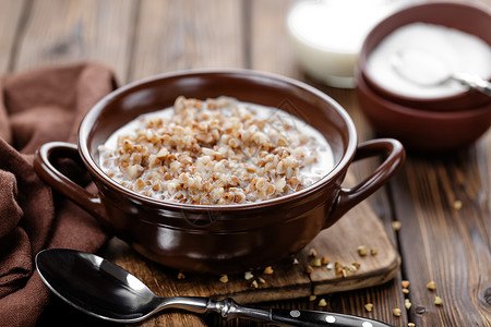 冷麦粥勺子奶制品木头营养种子谷物美食厨房早餐食物高清图片