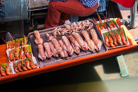 泰海水市场上的海产食品高清图片