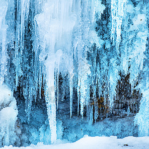 冰冻瀑布冰冻的冰瀑布激流冻结蓝色季节冰川瀑布溪流石头冰山冰柱背景