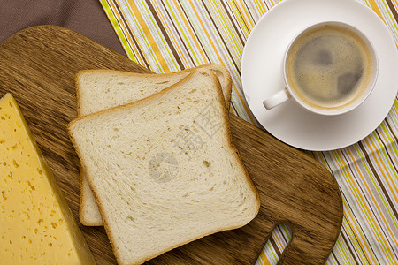 咖啡 奶酪 早餐面包小吃食物餐巾纸影棚奶制品盘子餐垫静物杯子黄色背景图片