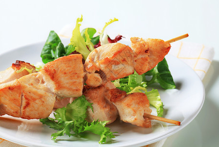 鸡叉和沙拉绿色菊苣午餐水菜烧烤食物火鸡生菜背景图片