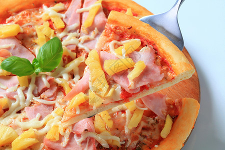 奶酪火腿比萨夏威夷砧板圆形食物服务器具美食披萨菠萝火腿午餐背景
