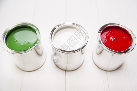 绿色的桶三色罐罐头国歌液体金属国家装修艺术家合金绿色红色背景