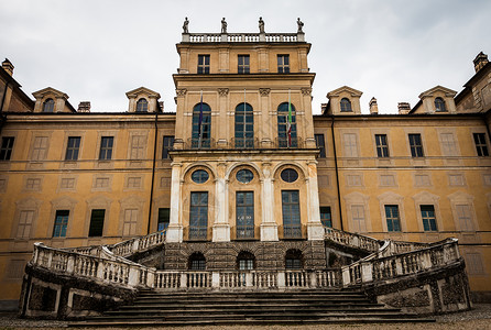 旧意大利宫古董历史性文化游客旅行建筑楼梯脚步历史大厦背景图片