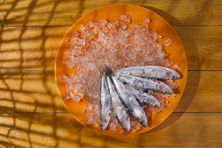 新鲜沙丁鱼小吃食物营养饮食罐装鳀鱼店铺盐水产品背景图片