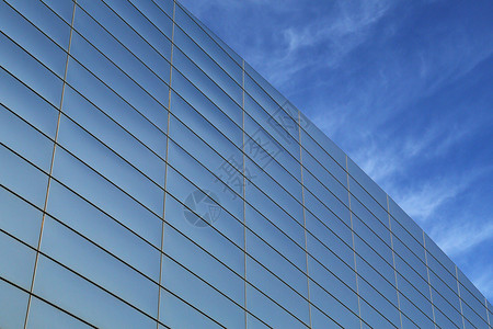 办公大楼外玻璃窗反射建筑学蓝色玻璃摩天大楼办公楼高楼网格框架背景图片