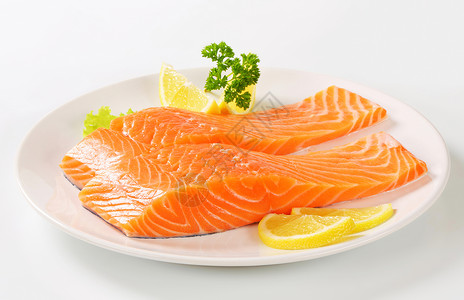 生鲑鱼片鳟鱼盘子食物水果柠檬橙子库存营养鱼片美食高清图片