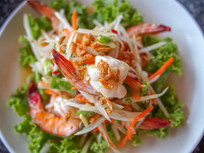 木瓜沙拉配虾多汁的泰国高清图片