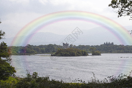 玫瑰城堡的彩虹视图图片