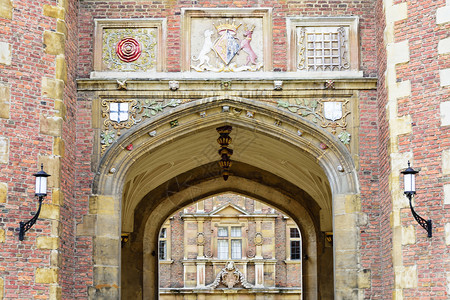 通往剑桥大学的拱门背景图片