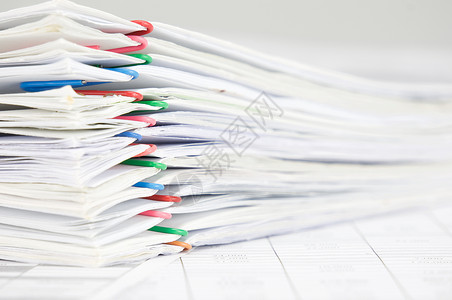 财务账户报告手续过重的纸质文件背景图片