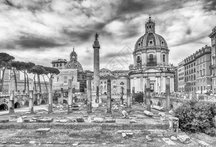 秀出真我罗马Trajan论坛和专栏的景象废墟纪念碑广场帝国建筑大教堂地标建筑学旅行旅游斗兽场背景