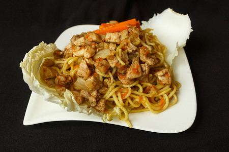 中国面条鸡肉和菜菜食背景图片