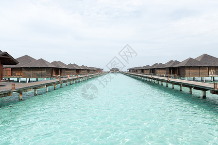马尔代夫 水上的比亚堆积旅行天空假期家居海岸线地点水湾热带健身奢华背景图片