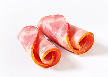 烟熏猪肉切片     卷起来熏制冷盘火腿产品食物屠宰小吃背景图片