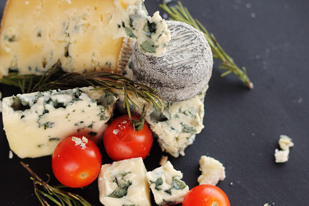 Roquefort 奶酪成分蓝色工作室奶制品百里香美食食物豆荚模具小吃连环画背景图片
