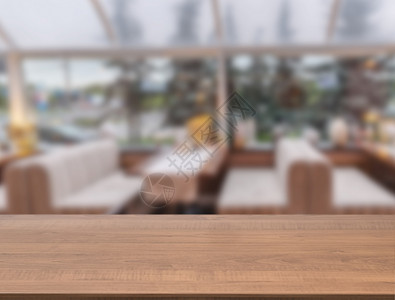 Wooden 在模糊咖啡厅前的空桌嘲笑闲暇购物中心用餐广告桌面早餐咖啡屋产品背景背景图片