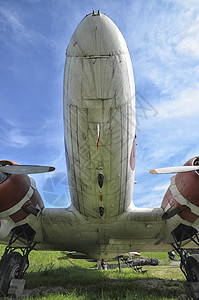 DC-3型飞机底部视图高清图片