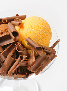 冰淇淋加巧克力卷卷玻璃水果卷发桃子食物配料盘子橙子橙色甜点背景图片