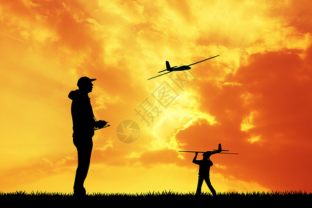 日落时的遥控飞机乐趣阳光造型玩具闲暇插图螺旋桨男生背景图片