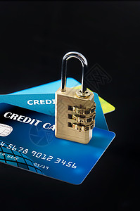 多个空白信用卡的安全锁锁定安全卡商业信用银行业债务购物团体零售金融黑色借方背景图片