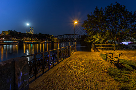 布拉格河夜间圣彼得和保罗斯高清图片