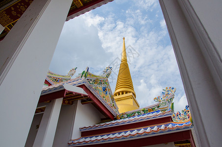 金色泰国曼谷旅行建筑寺庙地标旅游教会建筑学历史性雕像宝塔背景图片