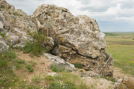 普宁卡米申伏尔加格勒地区一座深山上的化石背景
