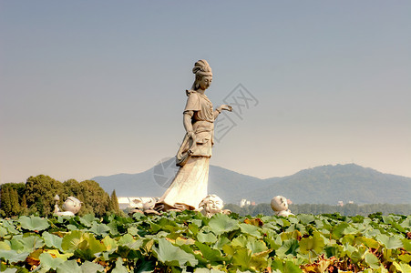 莲花雕塑Guayin 光彩雕像艺术女性孩子天空蓝色公园文化菩萨石头场景背景