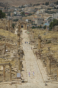 文明施工牌约旦现代杰拉什古罗马古城古代古老古迹Gerasa的卡多格洛普勒斯牌列背景