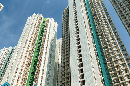 从低角度建造公寓楼密度人口住宅住房建筑居民摩天大楼城市民众景观背景图片