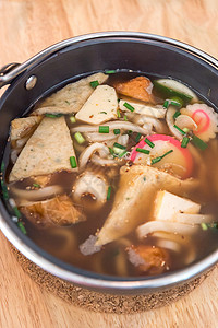 Miso Soup 乌登饮食面条蔬菜螃蟹午餐美食营养沙锅海鲜鱼丸背景图片