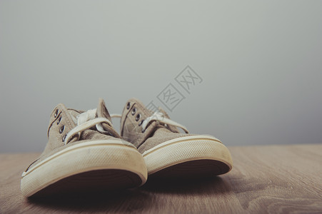 棕色可爱运动鞋白色街道鞋类女孩框架星星购物运动海滩标识背景图片