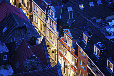 Ghent一条街的空中景象白色灯塔建筑学天空旅行店铺天际蓝色地标天线背景图片