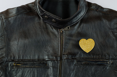 旧黑皮夹克上的金心皮肤岩石安全材料快照拉链金子宏观口袋金属背景图片