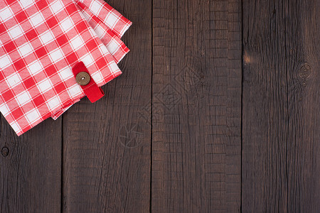 带红色方格桌布的质朴木板木头餐厅乡村检查白色抹布桌子食物古铜色餐饮背景图片