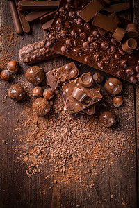 巧克力片可可小吃甜点粒子静物糖果酒吧牛奶黑色棕色背景图片