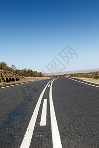 无处可住通往无处可通的道路背景