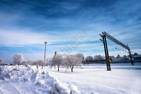 冬季的火车站 由雪覆盖的城市景象旅行力量车站商业运动工业运输场景线条速度背景图片
