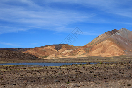 阿雷基帕千山万湖 遍及秘鲁和高地山脉拉丁峡谷红色绿色天空岩石风景棕色背景
