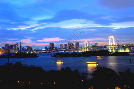 在重生桥 巴巴多斯 TOKYO 日本全景天空背景图片