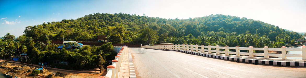 从印度 果阿桥桥到山顶的全景高清图片