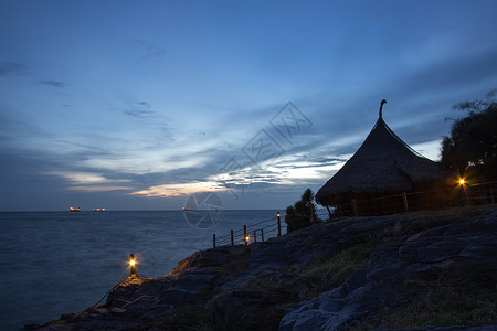 晚上好 康布里地标景点悬崖天空海浪岛屿岩石旅游日落高清图片