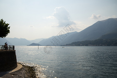 科莫湖景观天空假期旅游旅行游客图片